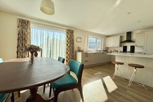 Re-styled Kitchen/Breakfast Room- click for photo gallery